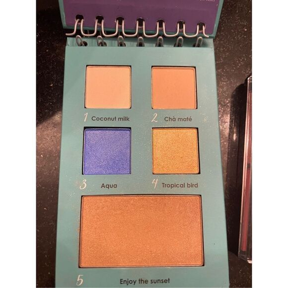 Bundle of makeup products - Picture 3 of 16